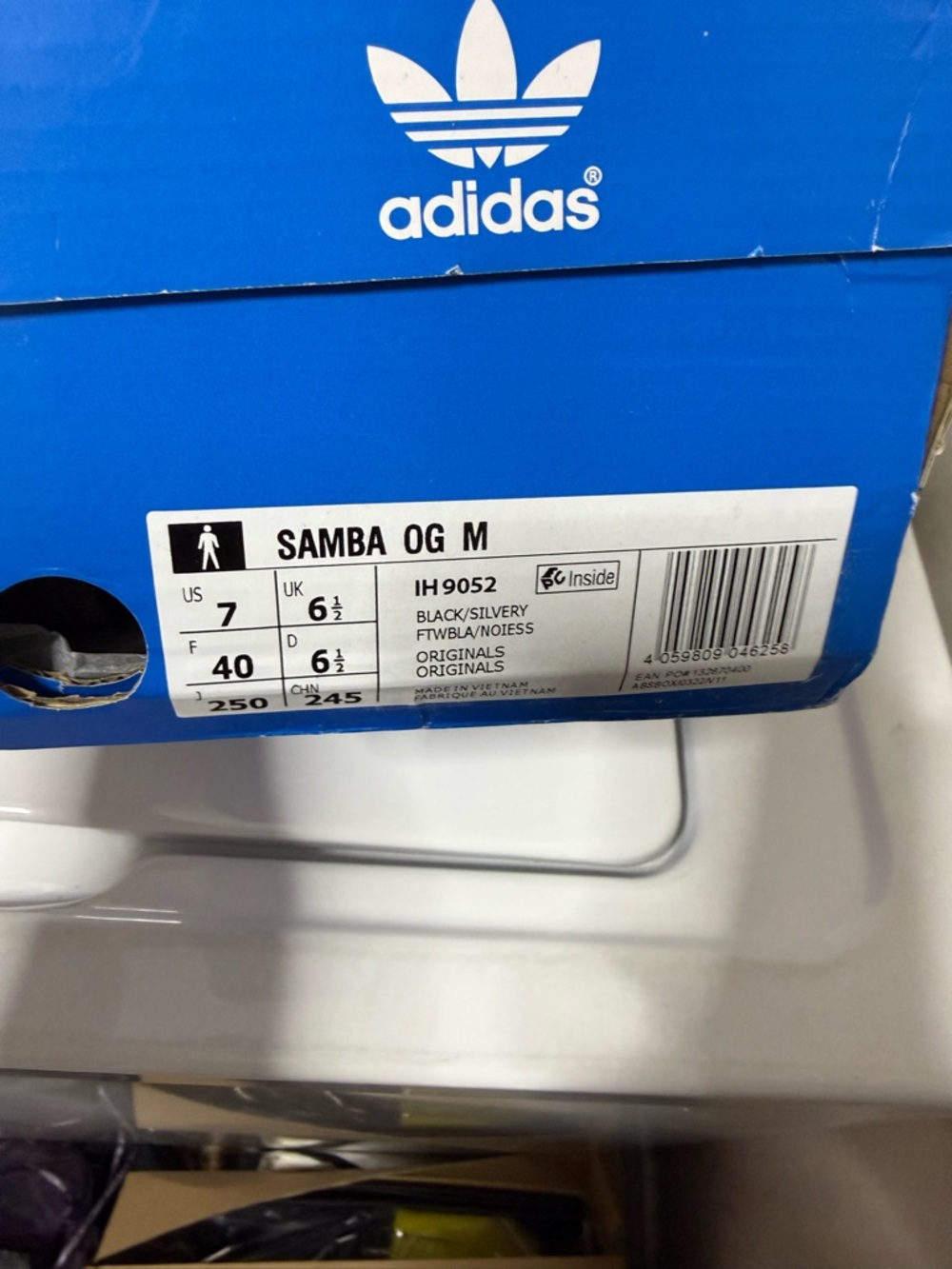 adidas Samba OG women’s Black / Silver Athletic Shoes